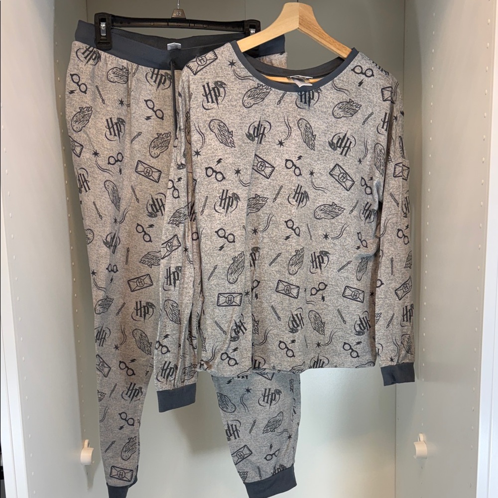 Harry Potter Women’s Gray Pajama Set